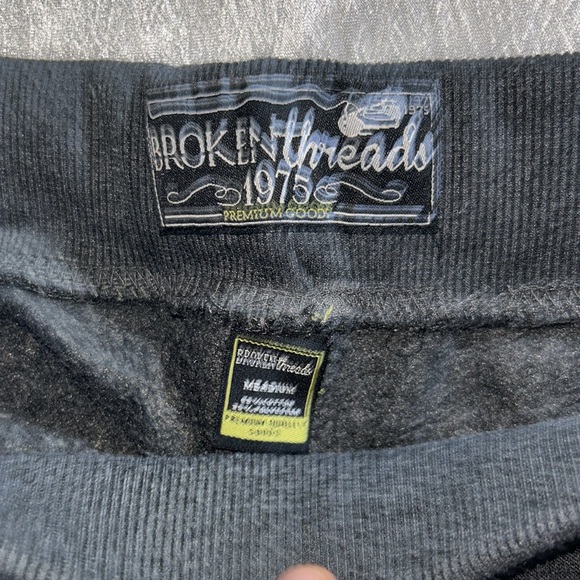 Broken Threads Medium - Picture 5 of 7